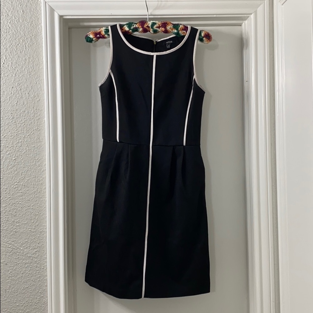 Knee length pocket dress